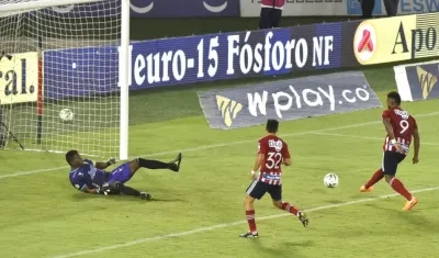 Remate de Miguel Ángel Borja para el 2-0.