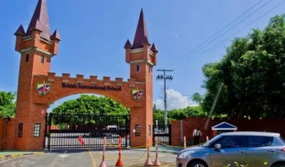 Fachada del Colegio Británico.