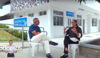 El periodista Jorge Cura con la Secretaria de Salud del Atlántico, Alma Solano.