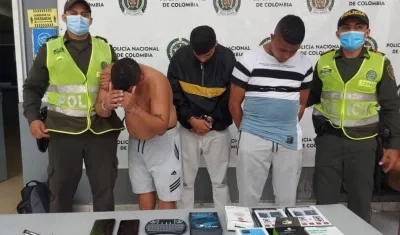 Los tres capturados. 