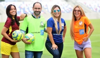 Representantes de los equipos participantes en el torneo. 