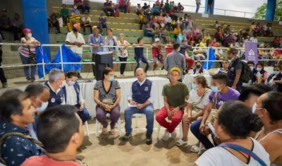 El Defensor del Pueblo reunido con desplazados en Ciénaga