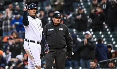 Miguel Cabrera festeja uno de sus imparables. 