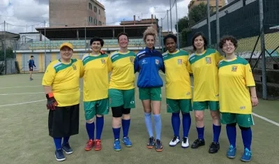 Equipo de fútbol de las monjas. 