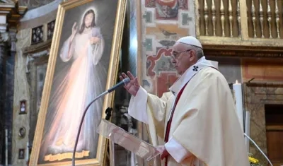 El Papa Francisco suspende agenda por controles médicos.