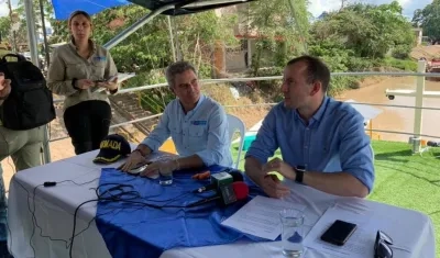 El ministro Carlos Eduardo Correa y el comisionado de Medio Ambiente de la UE, Virginijus Sinkevičius.
