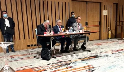 Mesa principal del encuentro liberal.