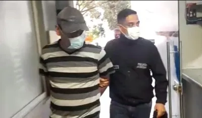 El capturado cuando era ingresado a la URI.