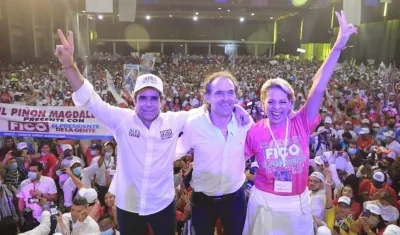 Alejandro Char, Fico Gutiérrez y Susana De León, en el Puerta de Oro.