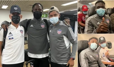 Jugadores de Junior a su llegada a Santa Cruz de la Sierra. 