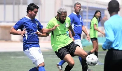 Acción del juego entre Prensa Niupi y Prensa Deportiva. 