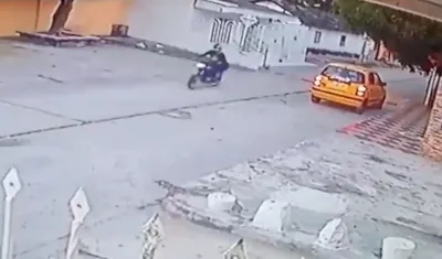 Momento en el que escapa el sicario en la motocicleta.