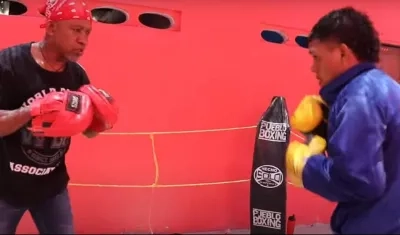 Luis 'Chicanero' Mendoza entrena a José Soto. 