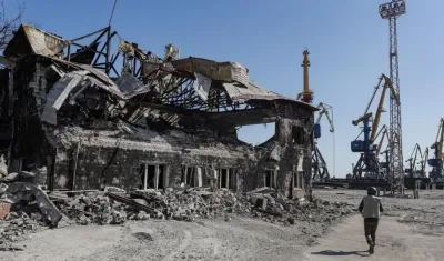 El Ministerio ruso de Defensa cifró en 80 los civiles evacuados de la planta metalúrgica.