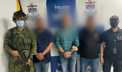 Los tres capturados por las autoridades.