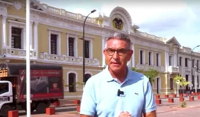 El periodista Jorge Cura Amar en el Centro Histórico de Santa Marta.