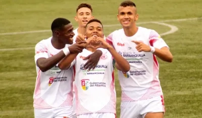 Camilo Acosta celebra un tanto para Atlántico. 