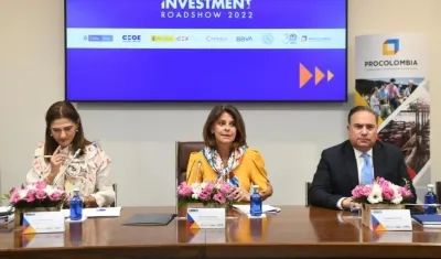 La vicepresidenta de Colombia, Marta Lucía Ramírez (centro).