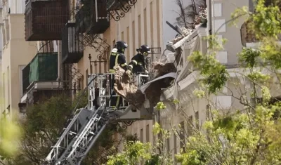 Un escape de gas es la principal hipótesis que se baraja sobre la causa de la explosión en el ático de un edificio del barrio de Salamanca de Madrid.