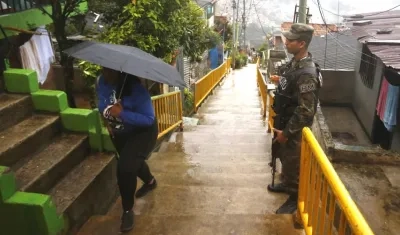 El Ejército Nacional custodiando a la población.