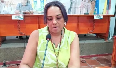 La Secretaria General de la Alcaldía de Soledad Amalfi Gaviria, socializando el proyecto en el Concejo.