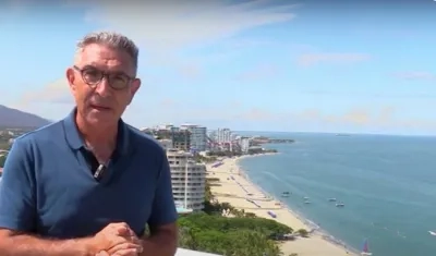 El periodista Jorge Cura durante el recorrido por el departamento del Magdalena.