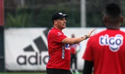 Juan Cruz Real, entrenador de Junior. 