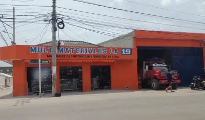 La ferretería atacada.