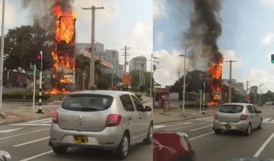 Las llamas cuando consumían el aviso digital de la estación de gasolina. 