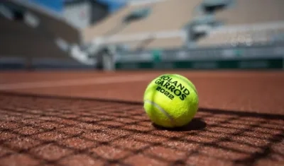 Bola oficial del Roland Garros. 