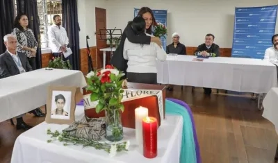 Momento del acto con la familia.