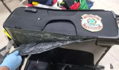 Maleta de doble fondo.