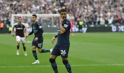 Riyad Mahrez, tras fallar el tiro penal. 