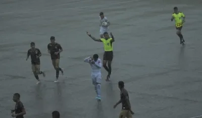 Momento en que se suspende el partido. 