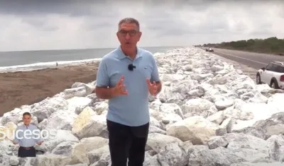 El periodista Jorge Cura Amar en el kilómetro 19 de la vía Barranquilla - Ciénaga.