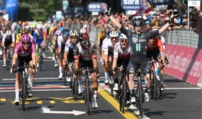 Fernando Gaviria llegó en el segundo lugar. 