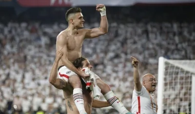 Rafael Santos Borré celebra tras vencer al Glasgow Rangers en la final de la Liga Europa