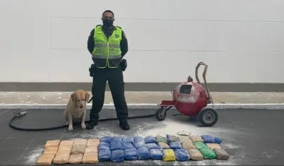 Droga hallada en el extintor. 