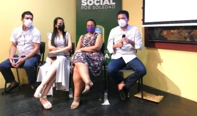 El Alcalde Rodolfo Ucrós, explicando la iniciativa.