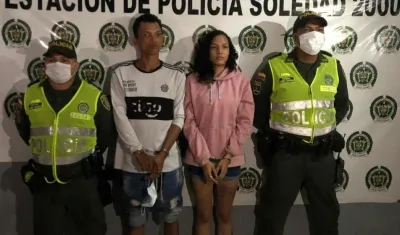 Los dos capturados por la Policía. 