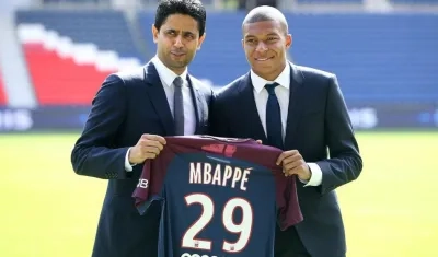  Nasser Al-Khelaifi y Kylian Mbappé. 