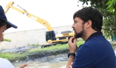 El Alcalde Jaime Pumarejo inspeccionando los trabajos.