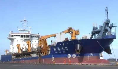 La draga china suspendió el dragado hasta superar los casos de Covid-19.