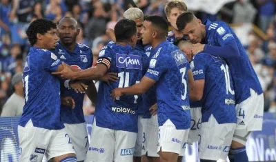 Jugadores de Millonarios celebrando el gol de Diego Herazo.