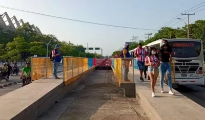 Plataforma especial de Transmetro frente al Estadio Metropolitano.