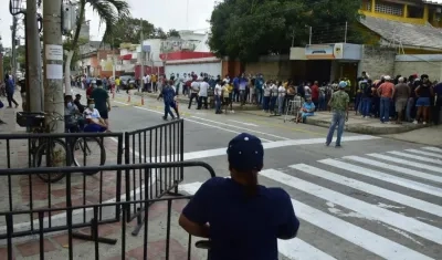 Aglomeración en puestos de votación en Barranquilla.