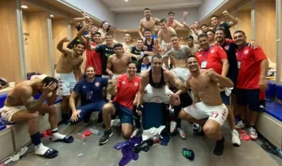 Jugadores del Unión celebran en el camerino. 