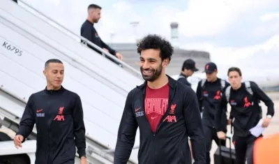 Mohamed Salah comanda la fila con Luis Díaz al fondo. 