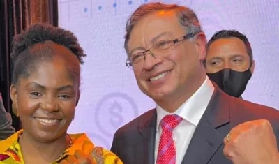 Gustavo Petro con su fórmula a la Vicepresidencia Francia Márquez.