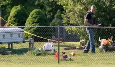 Un investigador en el lugar de los hechos.